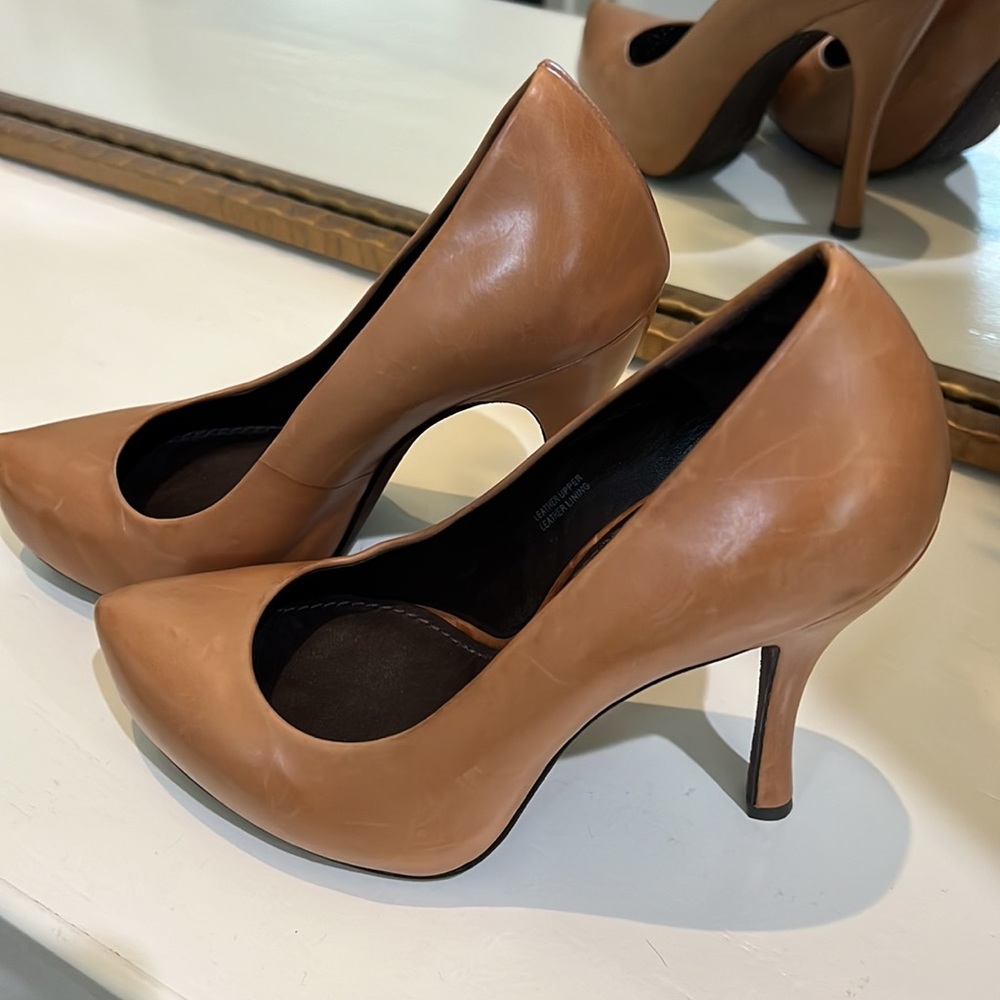Vera Wang Camel Pumps - Picture 5 of 6